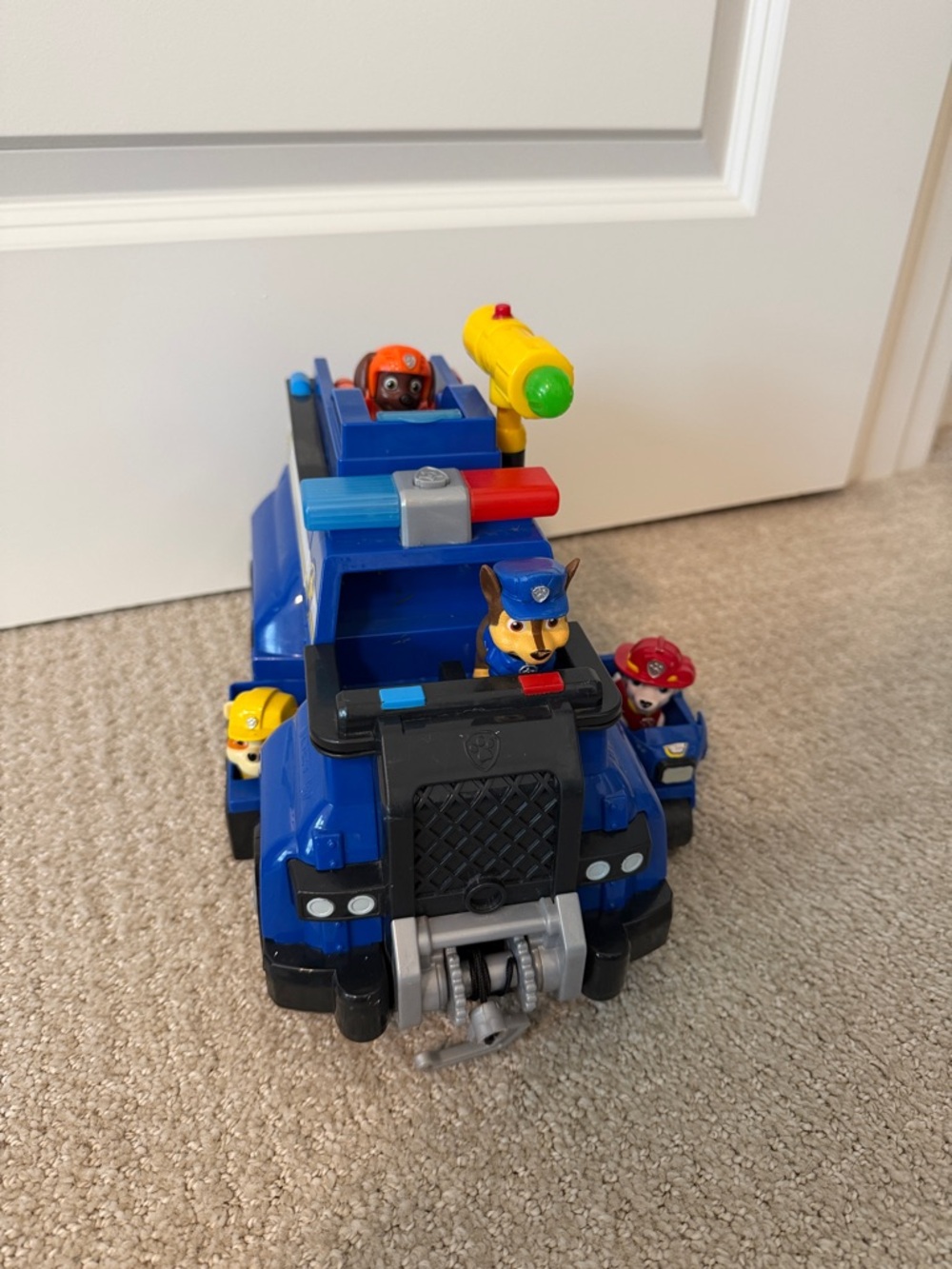 Paw Patrol Ultimate Police Cruiser w 4 Figures
